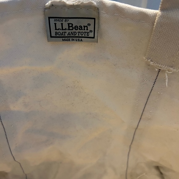 L.L. BEAN Boat and Tote - Picture 3 of 9